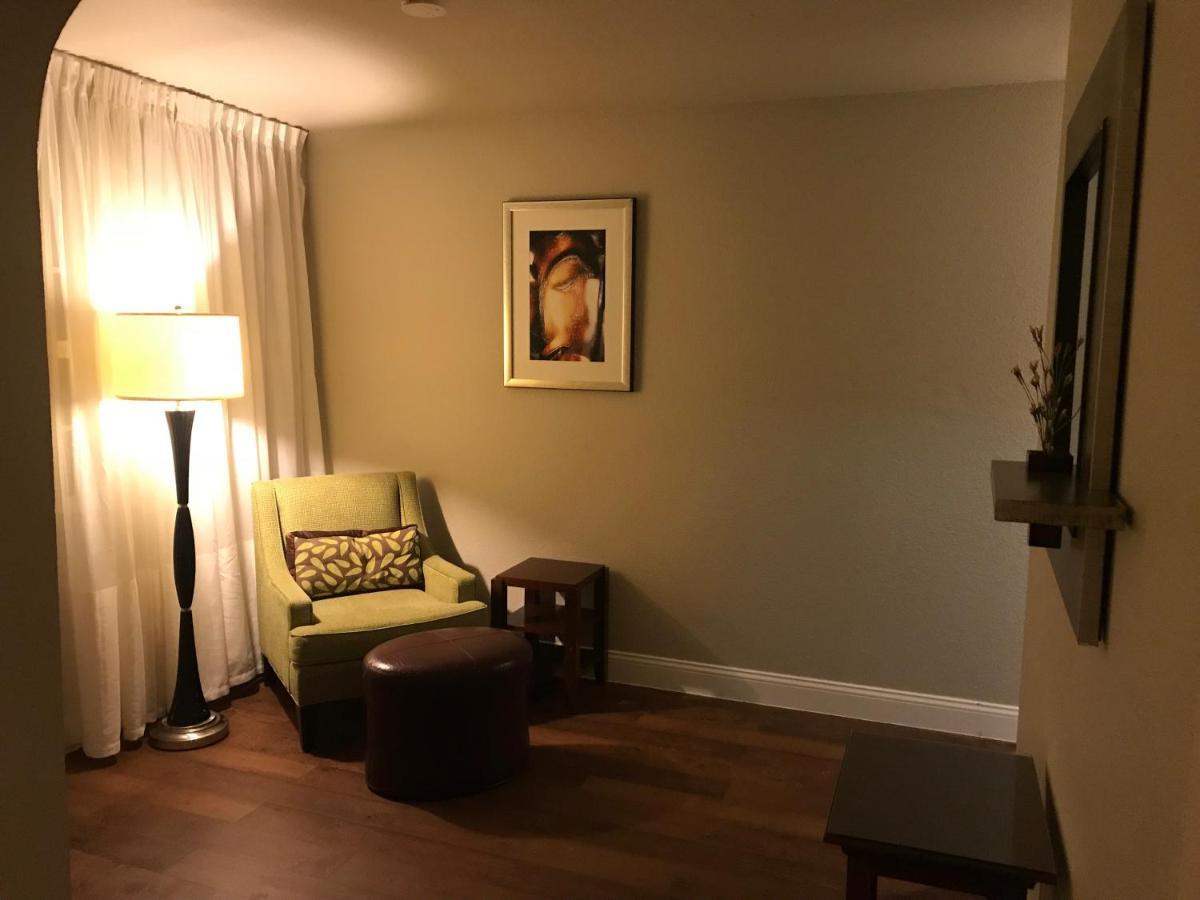 Stratus Suites Boutique Hotel Killeen Extérieur photo